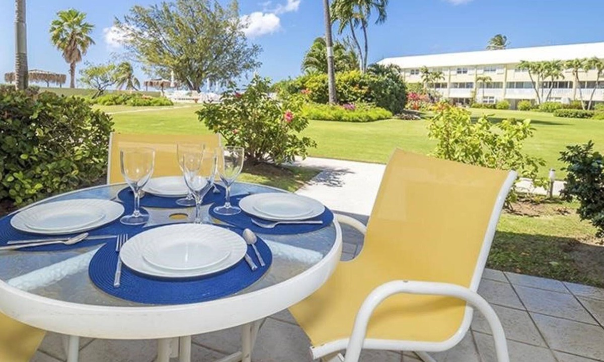 Seven Mile Beach Condo | 2 Bedroom, 2 Bathroom Ground Floor Condo on Seven Mile Beach