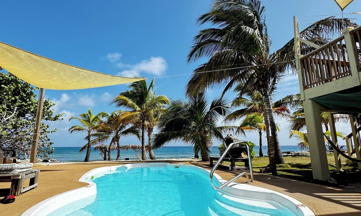 West End House | 3400 SF 4-bdr 4-bath on Beach w/Pool has 3 Full Suites that can Sleep 11 to 15