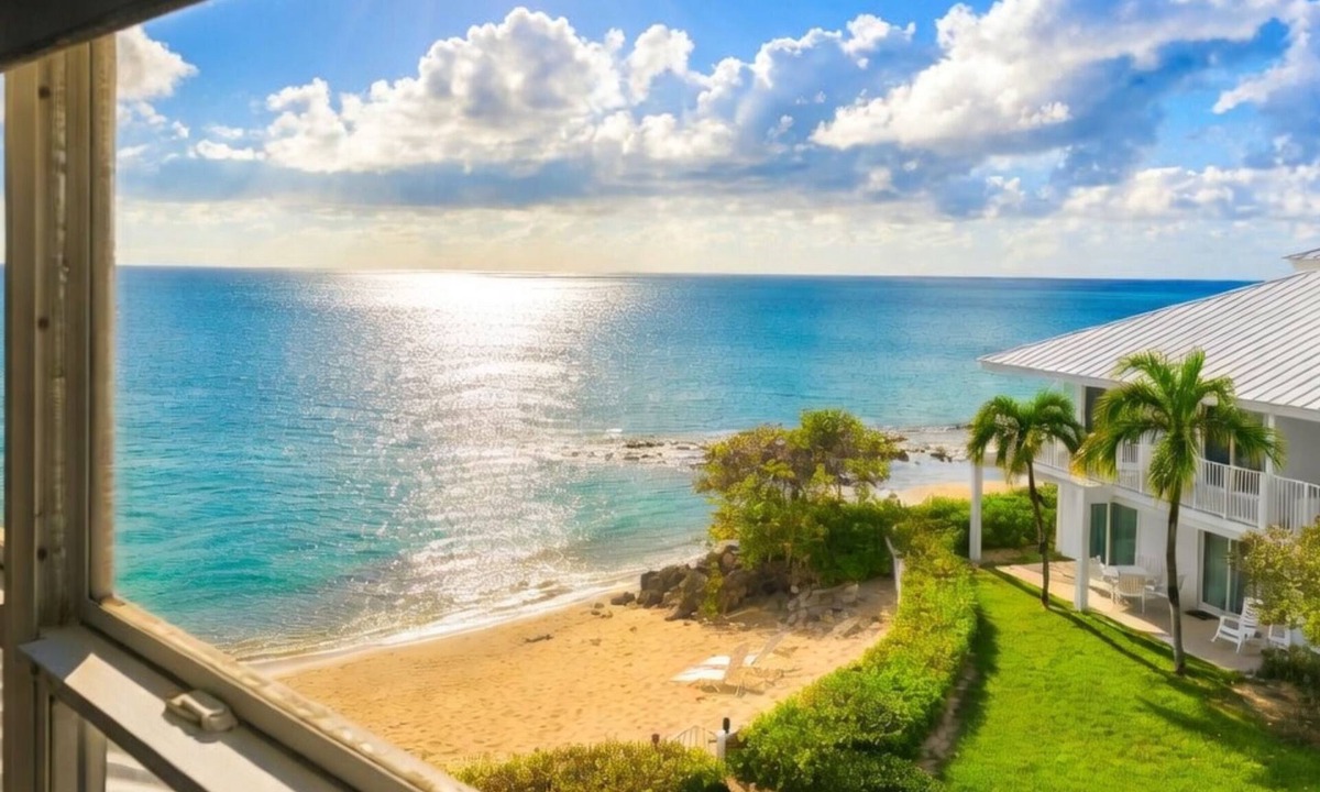Seven Mile Beach Condo | 7 Mile Beach | Soft Sand, Epic Sunset Views & Shipwreck Snorkel