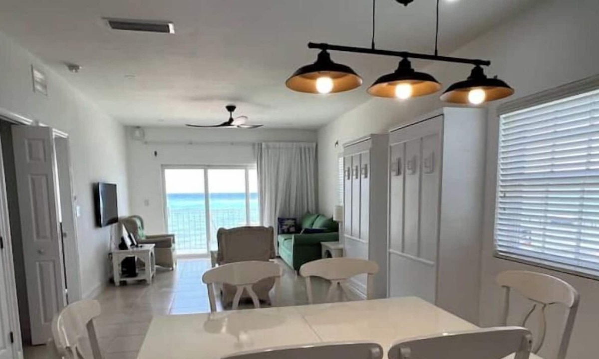 Colliers Bay Apartment | Bright and Spacious Getaway