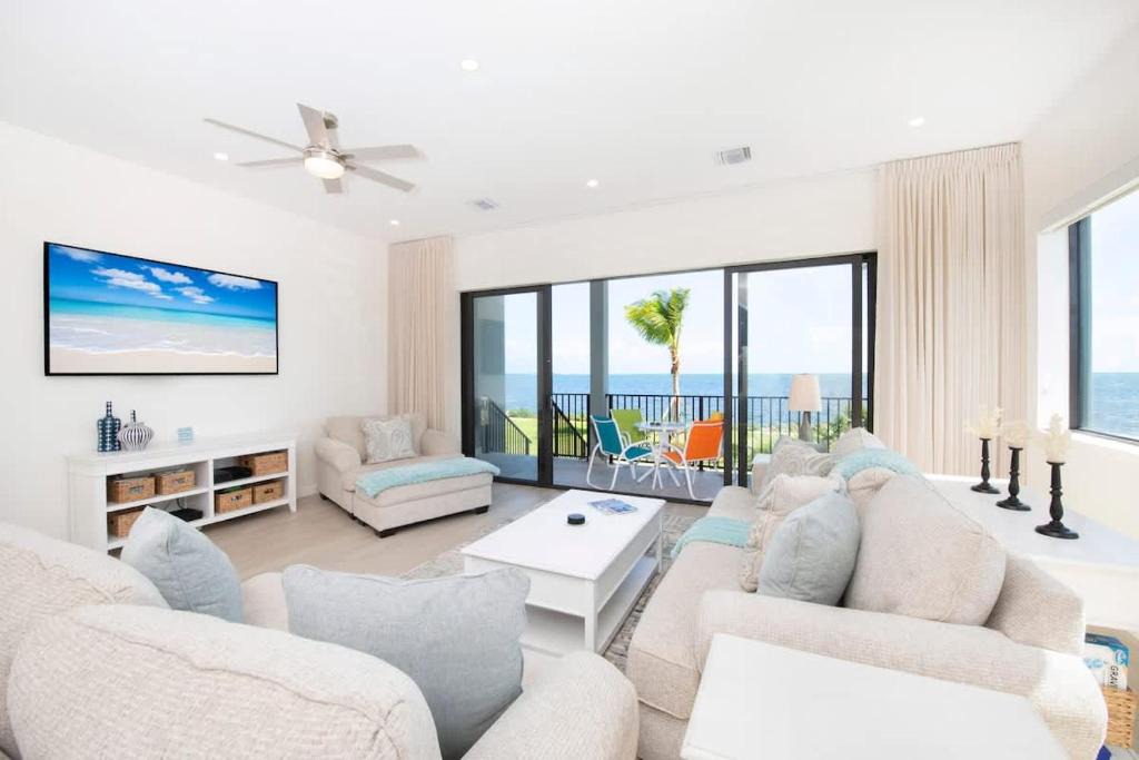 Bonnie View Estates House | Cassava Point Villa 4D - 3BR Oceanfront at Sea Haven