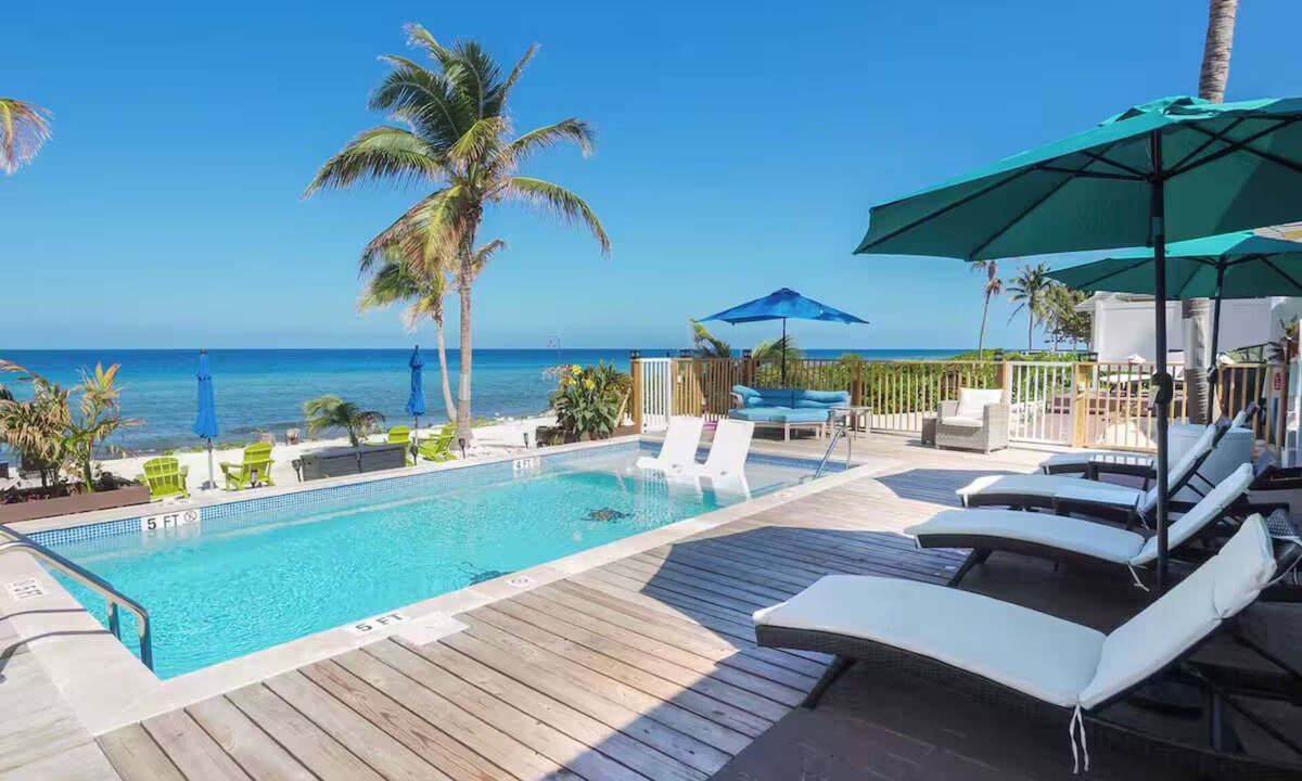 West Bay House | Cayman Bliss - Beachfront house private Pool & Beach Sleeps 8 Family-Friendly