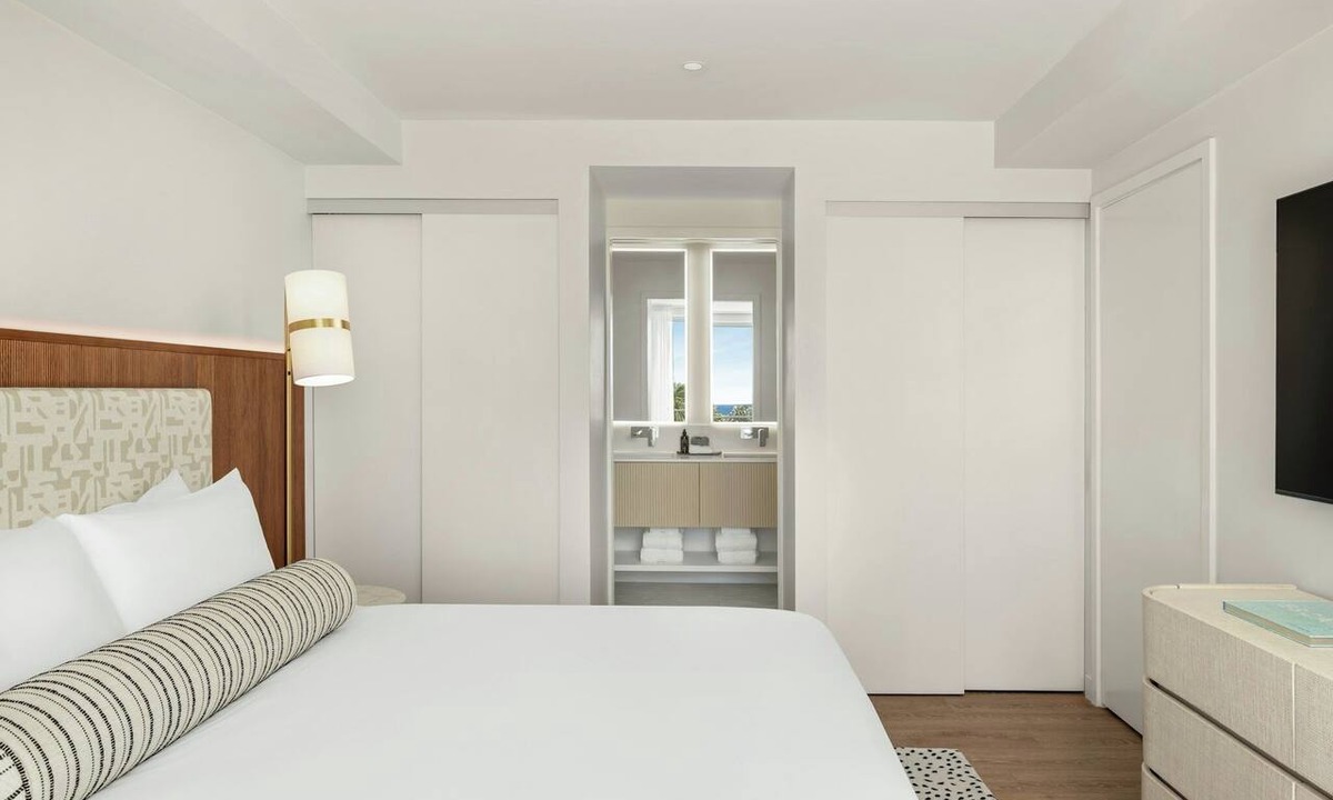George Town Hotel | Elegant & Spacious Accommodation | Pets Allowed | Free On-Site Parking