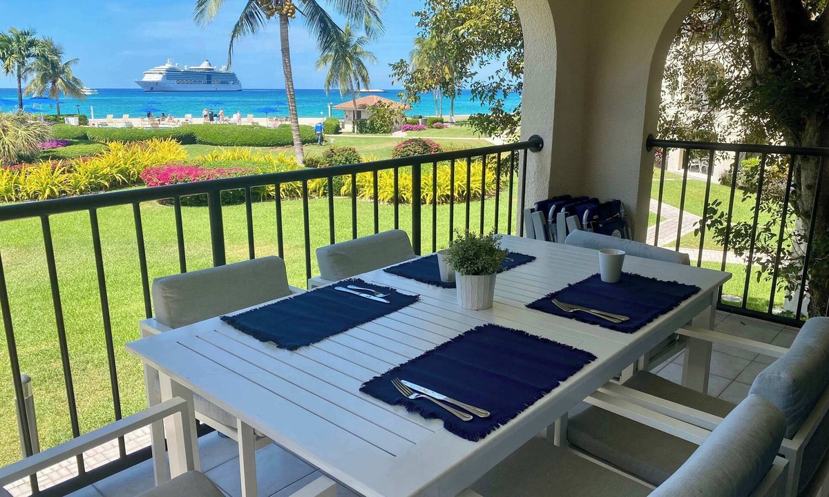 Seven Mile Beach Apartment | George Town Villas #208 - Oceanfront 2Bed