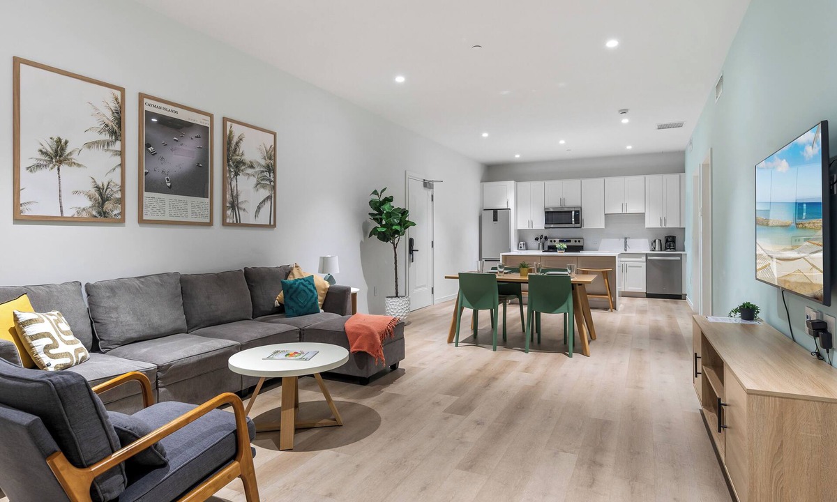 Seven Mile Beach Apartment | Governors Village Seven Mile Beach Corridor