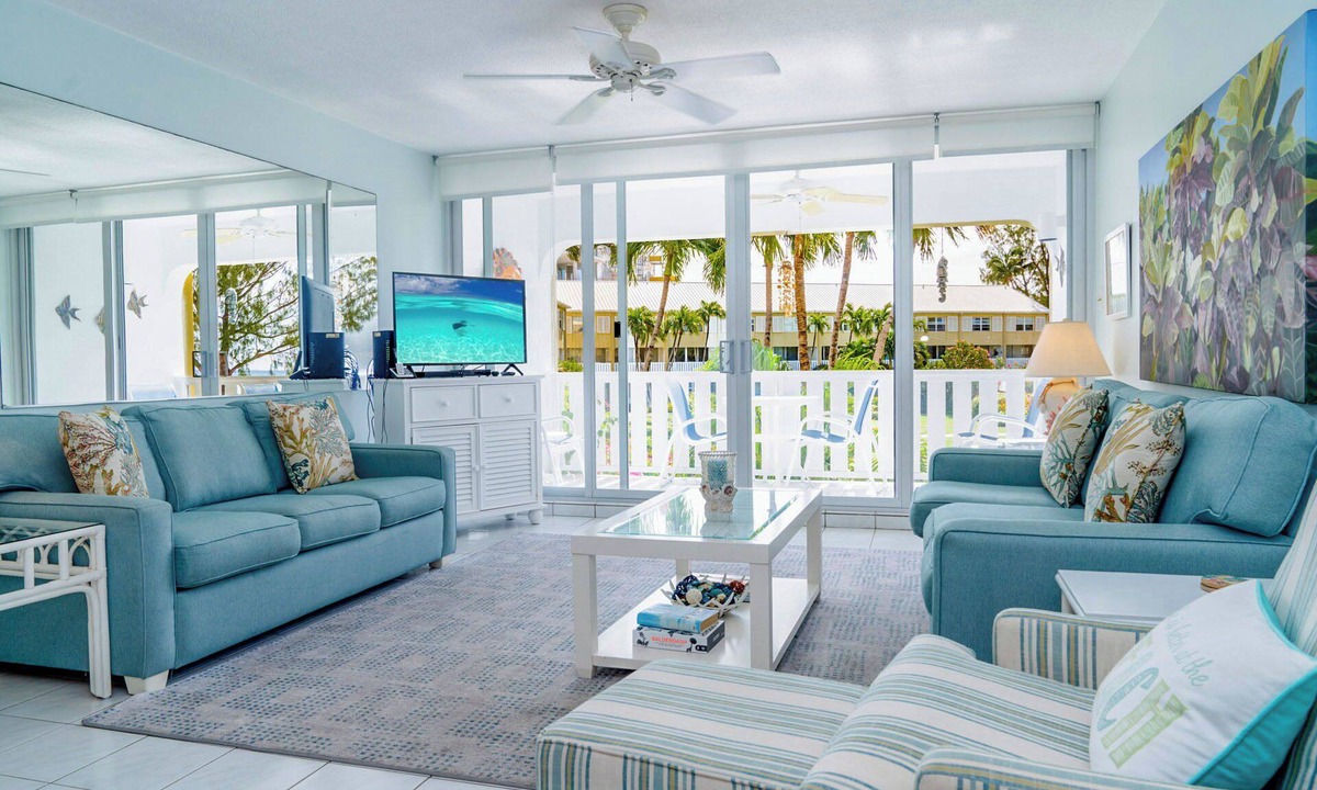 Seven Mile Beach House | Harbour Heights #28 Seven Mile Beach, Second floor 2 Bed, 2.5 Bath Townhouse