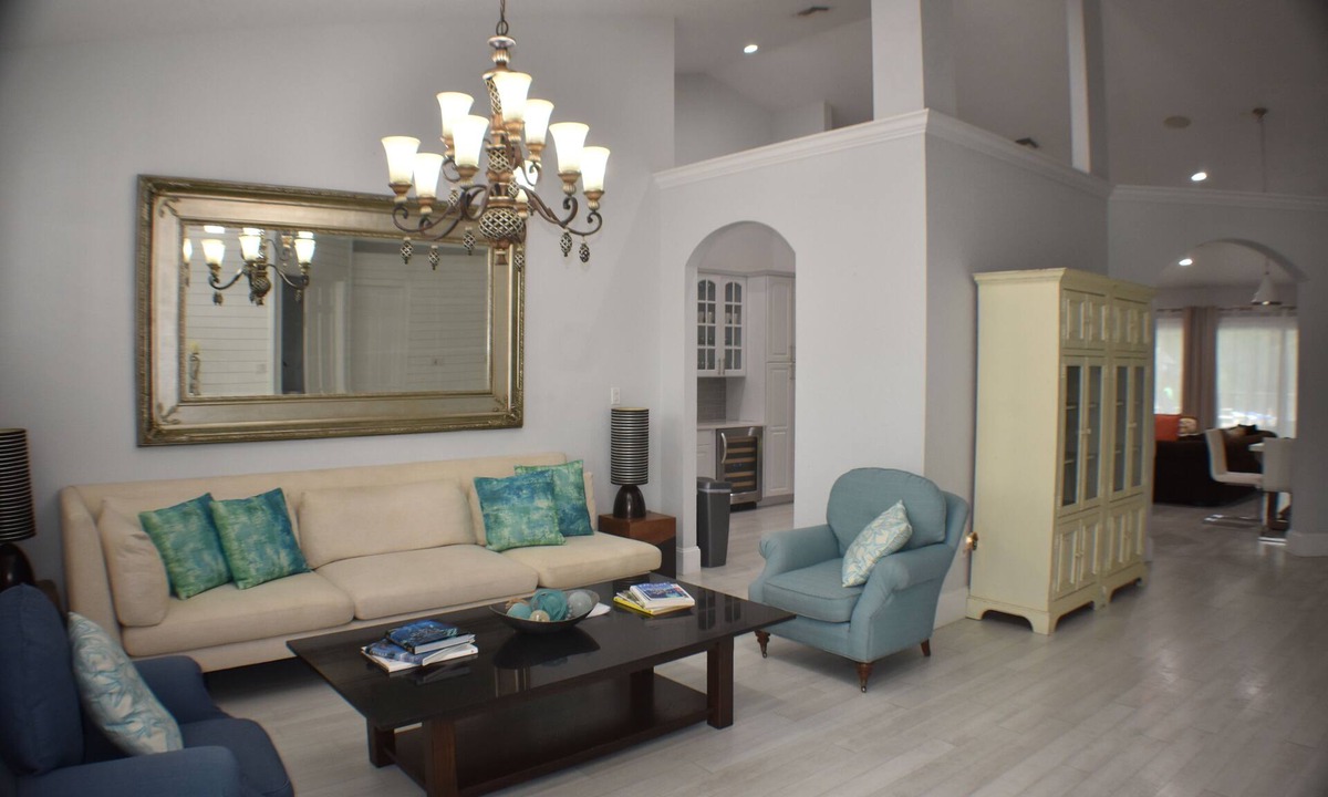Seven Mile Beach House | Island Oasis