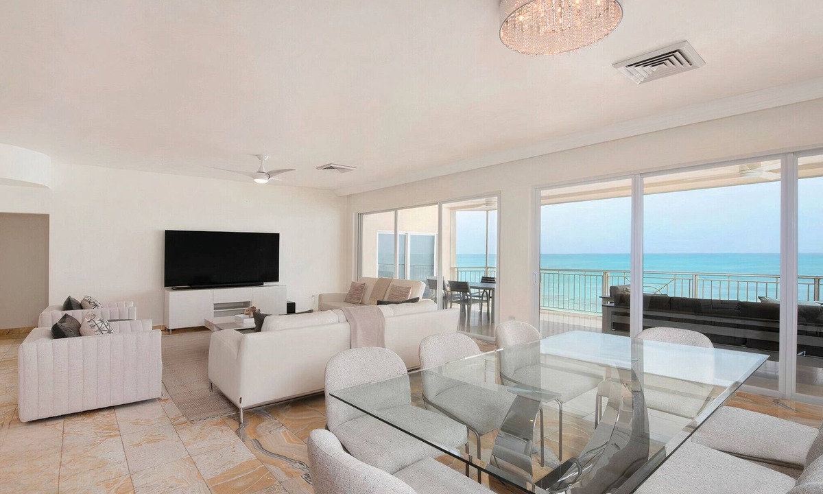 Seven Mile Beach Condo | Laguna Del Mar #15