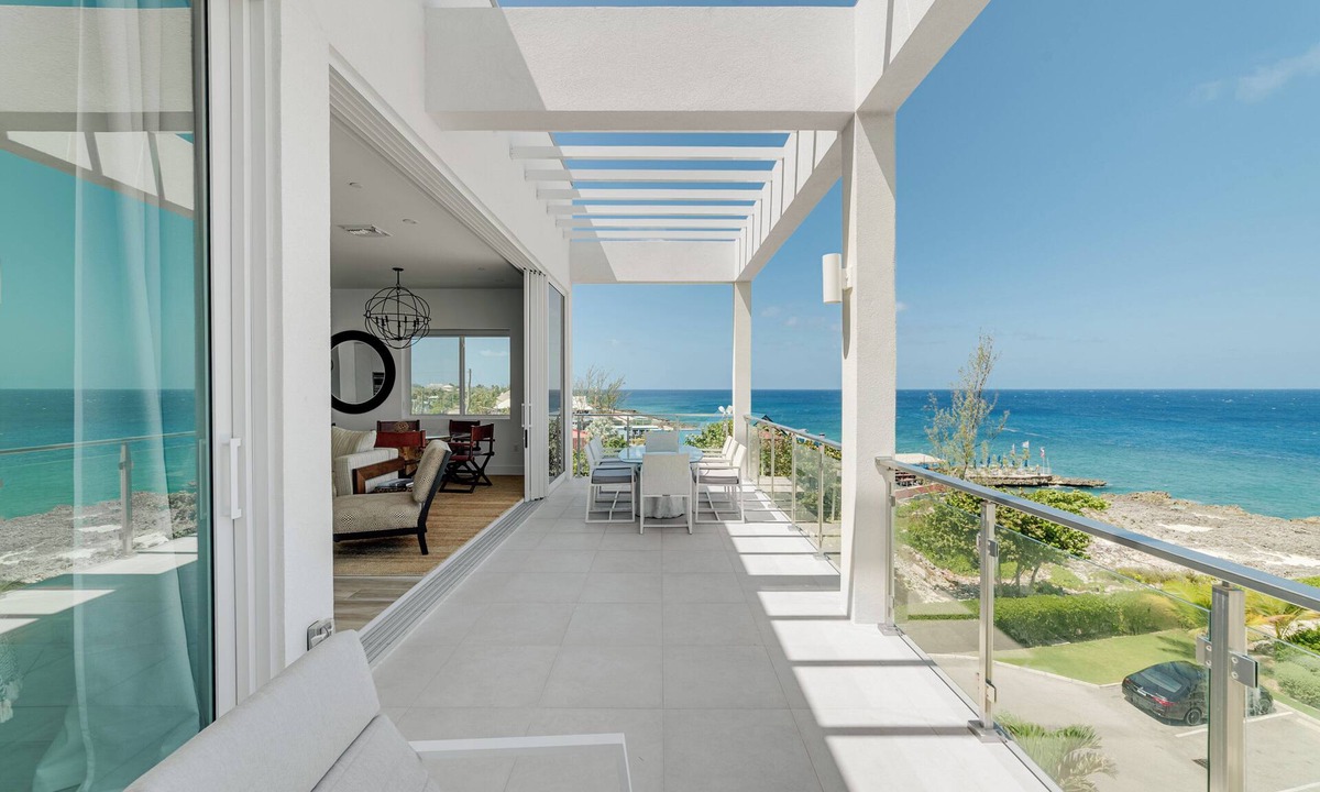 Northwest Point Condo | LUXURY 3 BED PENTHOUSE WITH SPECTACULAR SEA VIEWS NEAR AMAZING SHORE DIVING