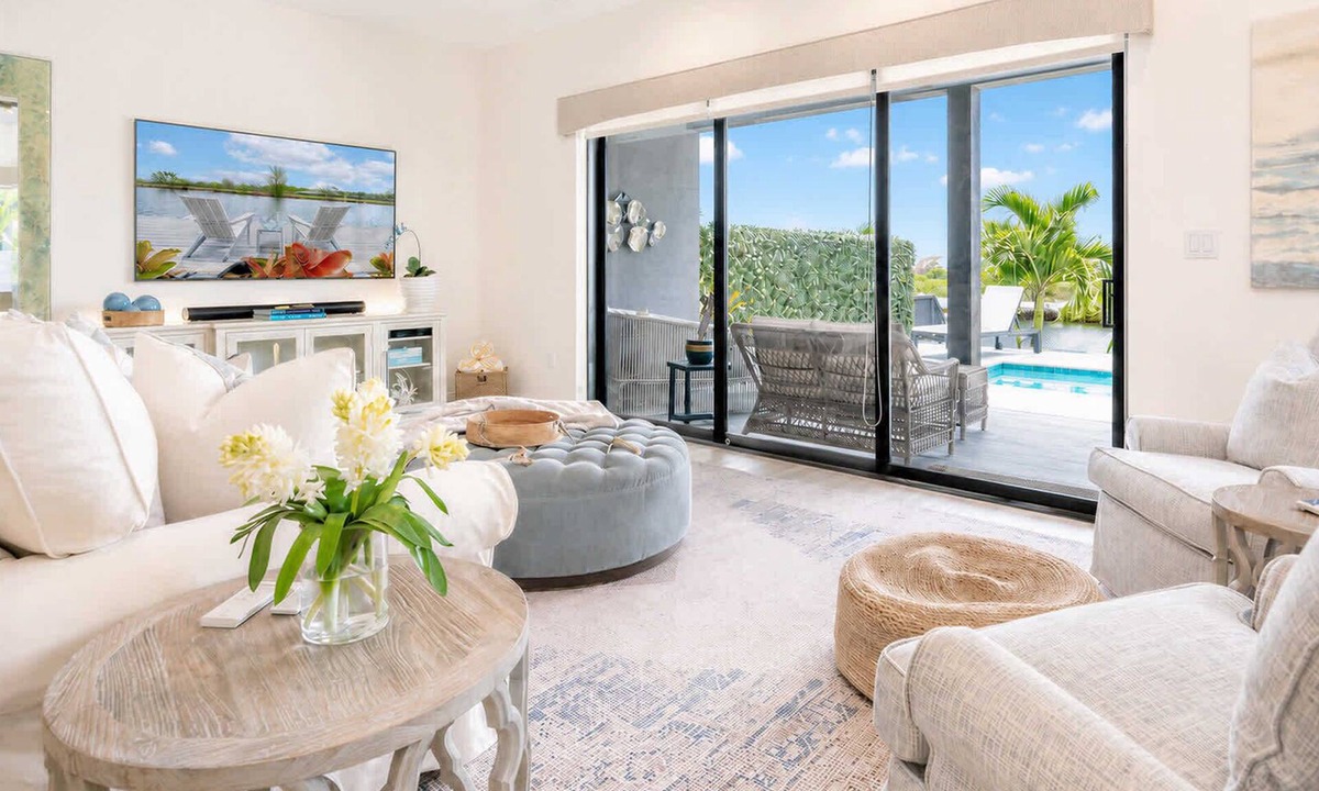 Bonnie View Estates Condo | Mahogany Villa 2-B 4BR Canal Front Villa & Pool at Sea Haven