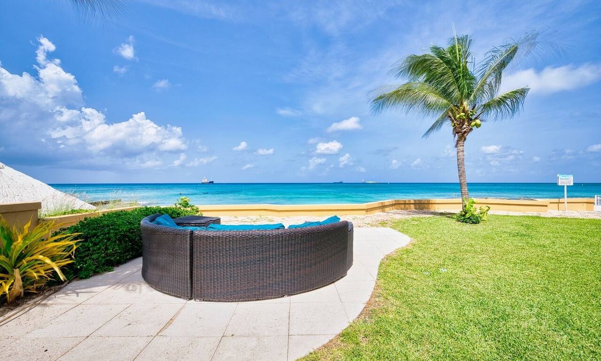 Seven Mile Beach Condo | Perfect Sunsets at Poinsettia Condo 7 Mile