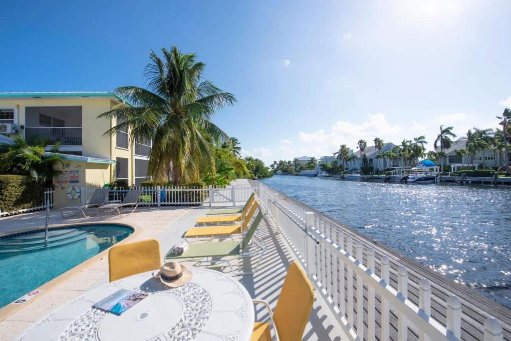 Seven Mile Beach House | Snug Harbour View #5 - 1BR Canal Front Condo by Seven Mile Beach