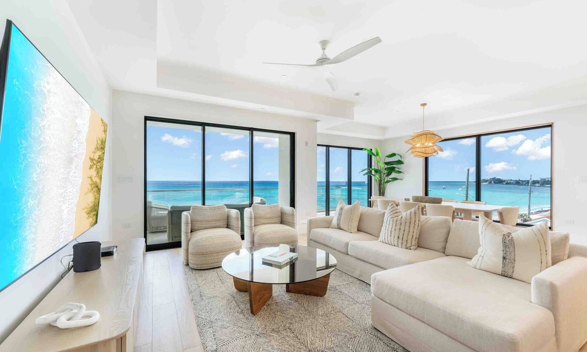 Seven Mile Beach Condo | The Sands 5: 7Mile Beach Condo w/Rooftop Pool & Beach Deck