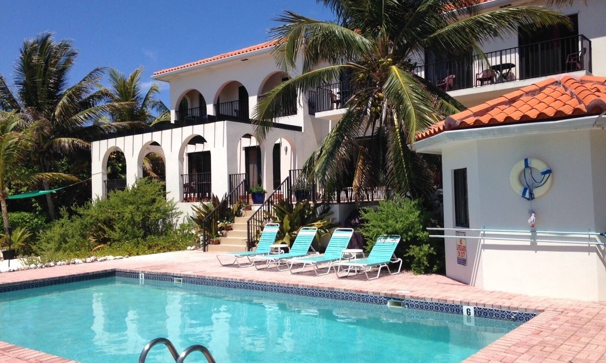 Bodden Town Apartment | Turtle Nest Inn, Prime Beachfront Apt, Car Included. Starting at 1399/week