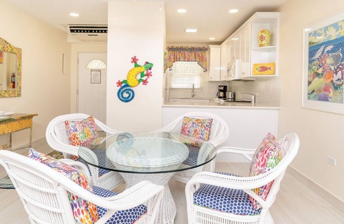 Seven Mile Beach Condo | 2 Bedroom, 2 Bathroom Ground Floor Condo on Seven Mile Beach
