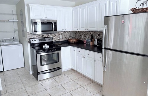 Seven Mile Beach House | 3-bedroom bungalow in peaceful George Town with AC