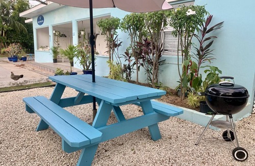 West Bay Apartment | 3-Suite Group Stay | Steps to Beach | Sleeps 13 | Special Offers