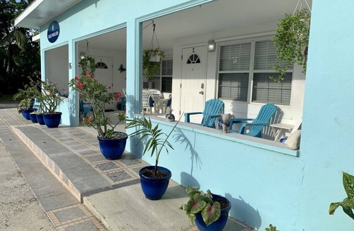 West Bay Apartment | 3-Suite Group Stay | Steps to Beach | Sleeps 13 | Special Offers