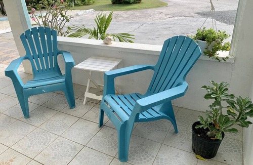 West Bay Apartment | 3-Suite Group Stay | Steps to Beach | Sleeps 13 | Special Offers