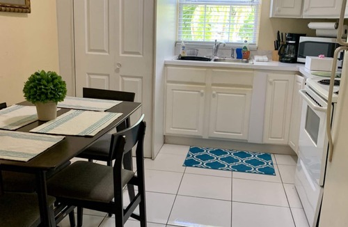 West Bay Apartment | 3-suite Group Stay Steps to Beach Sleeps 13