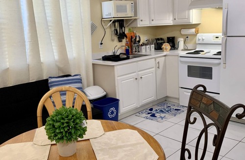 West Bay Apartment | 3-suite Group Stay Steps to Beach Sleeps 13