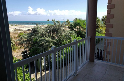 Crystal Harbour Apartment | 4 One Bedroom King Suites | Breakfast Included | 0.2 Mi To North Sound Golf Club