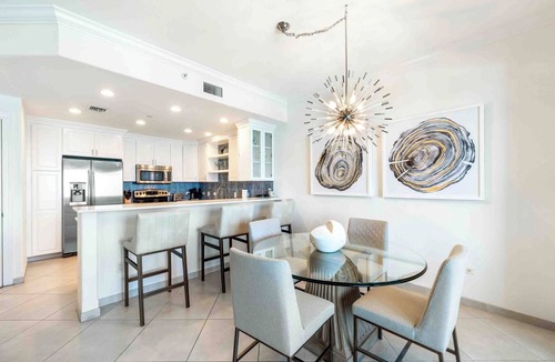 Seven Mile Beach Condo | Beachcomber 21 by Grand Cayman Villas