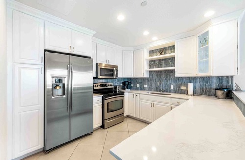 Seven Mile Beach Condo | Beachcomber 21 by Grand Cayman Villas