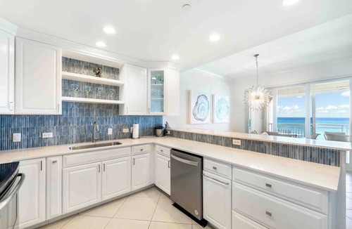 Seven Mile Beach Condo | Beachcomber 21 by Grand Cayman Villas
