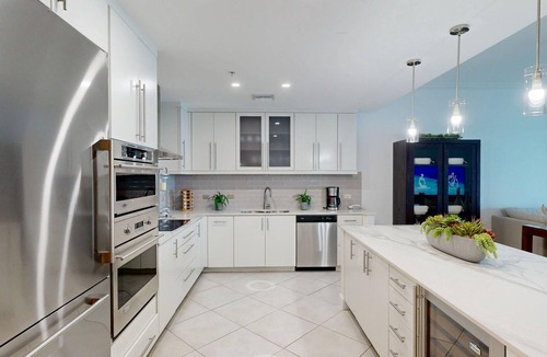 Seven Mile Beach Condo | Beachfront 4BR | Sleeps 10 + Patio Views