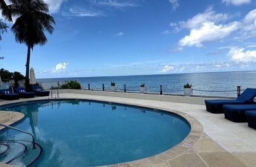 Seven Mile Beach Condo | Beachfront 4BR | Sleeps 10 + Patio Views