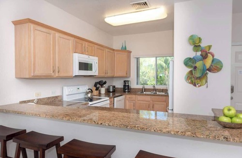Rum Point Condo | Beachfront Crystal Kai 2BR - Pool, Kayaks & Beach
