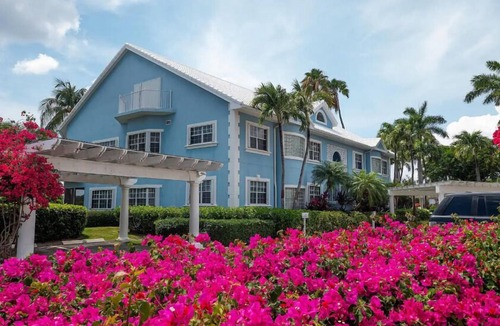 Seven Mile Beach Villa | Britannia Villa - George Town, Cayman Islands - Your Spacious Family Retreat