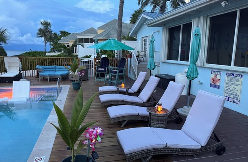 West Bay House | Cayman Bliss - Beachfront house private Pool & Beach Sleeps 8 Family-Friendly