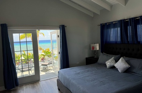West Bay House | Cayman Bliss - Beachfront house private Pool & Beach Sleeps 8 Family-Friendly