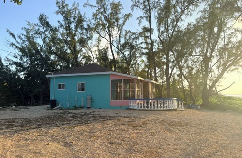 Cotton Tree Bay Cottage | Cayman Brac's Salty Dog: The Waterfront Cottage