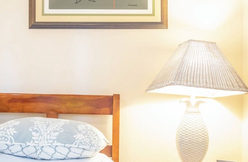 West Bay Bed & Breakfast | Cozy 1-bedroom in tranquil Guesthouse West Bay with AC