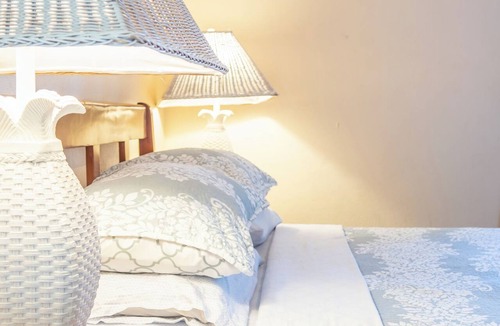 West Bay Bed & Breakfast | Cozy 1-bedroom in tranquil Guesthouse West Bay with AC
