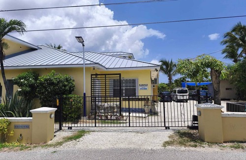 West Bay Bed & Breakfast | Cozy 1-bedroom in tranquil Guesthouse West Bay with AC