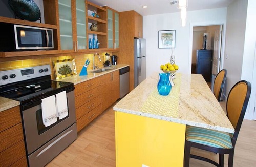 Colliers Bay Condo | Cozy 2-bedroom condo in peaceful East End with AC and gym