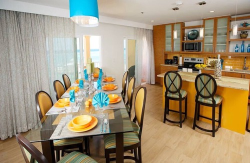 Colliers Bay Condo | Cozy 2-bedroom condo in peaceful East End with AC and gym