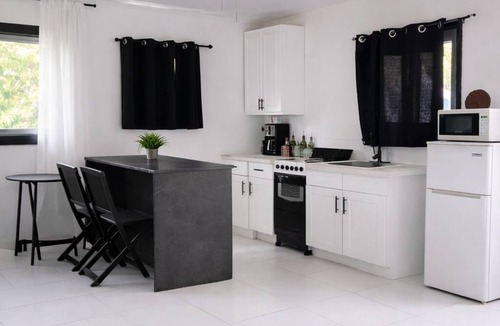 Tibbett's Turn House | Cozy 2bdrm private home/Cayman Brac W/AC, gym, WiFi & outdoor tub