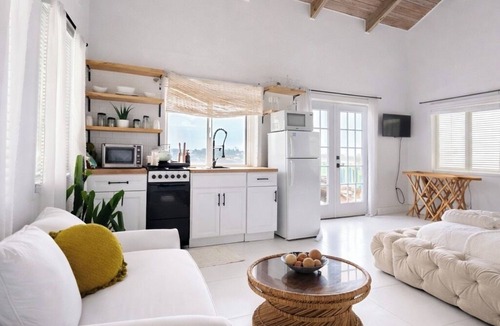 Tibbett's Turn House | Cozy 2bdrm private home/Cayman Brac W/AC, gym, WiFi & outdoor tub