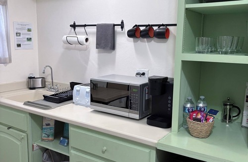 Bodden Town Apartment | Cozy Studio Center of Island 15 Mins to George Town 6 Mins to Health City