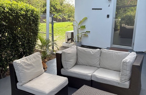 Bodden Town Apartment | Cozy Studio Center of Island 15 Mins to George Town 6 Mins to Health City
