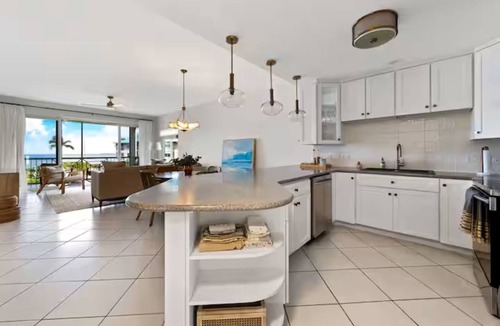 Seven Mile Beach Condo | Crescent Point Beach Retreat