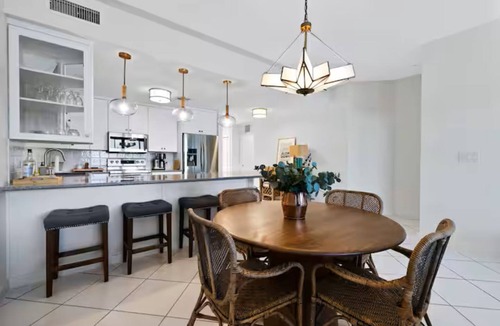 Seven Mile Beach Condo | Crescent Point Beach Retreat