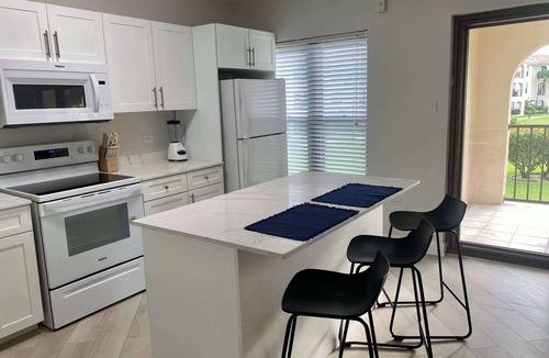 Seven Mile Beach Apartment | George Town Villas #208 - Oceanfront 2Bed