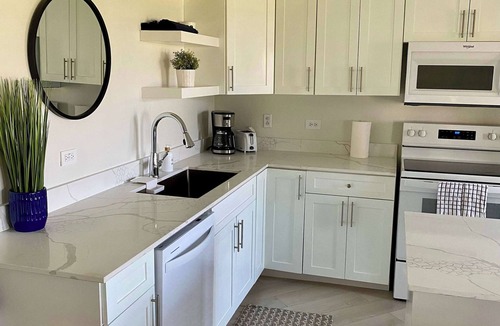 Seven Mile Beach Apartment | George Town Villas #208 - Oceanfront 2Bed