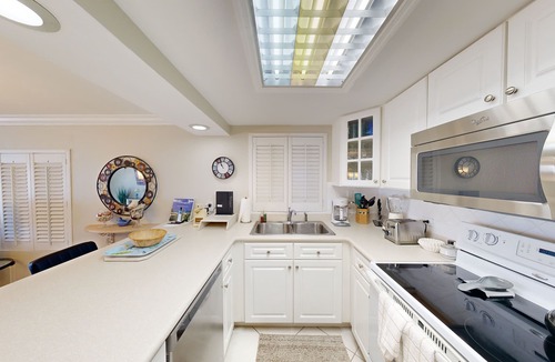 Seven Mile Beach Condo | Gorgeous View, Huge Beach,Pool & Hot Tub at Discovery Point Club Unit 34!